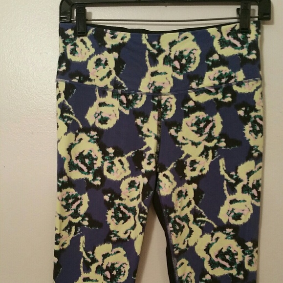 Victoria Secret Pants - Knockout by VS high waist capri.